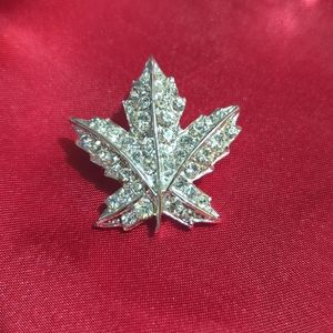 Vintage Coro Silver Tone Rhinestone Brooch